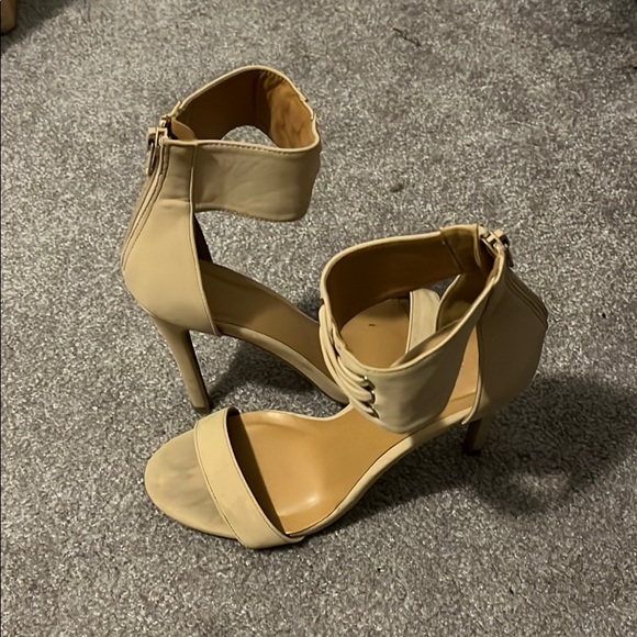 Nude Heels - Picture 3 of 3